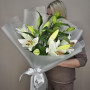3 белые лилии
